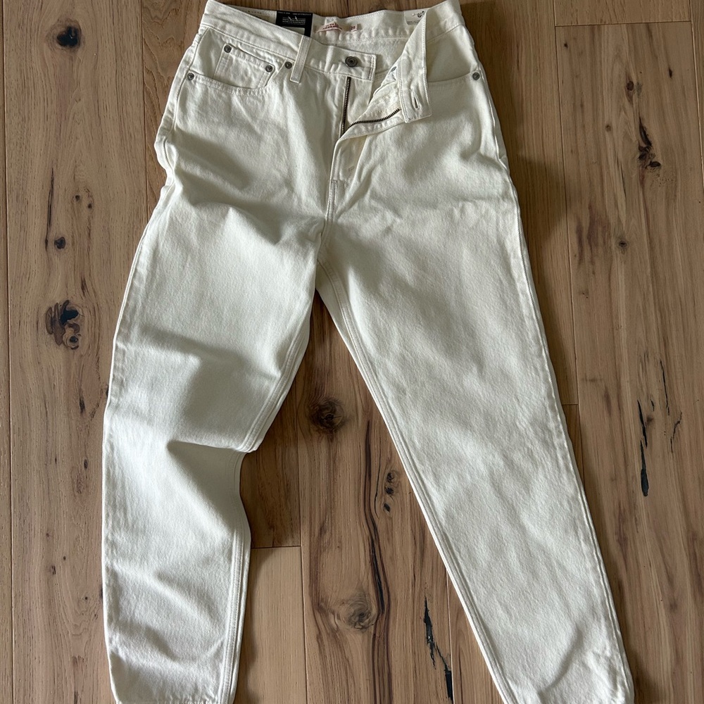 Levi's Off-White Mom Jeans
